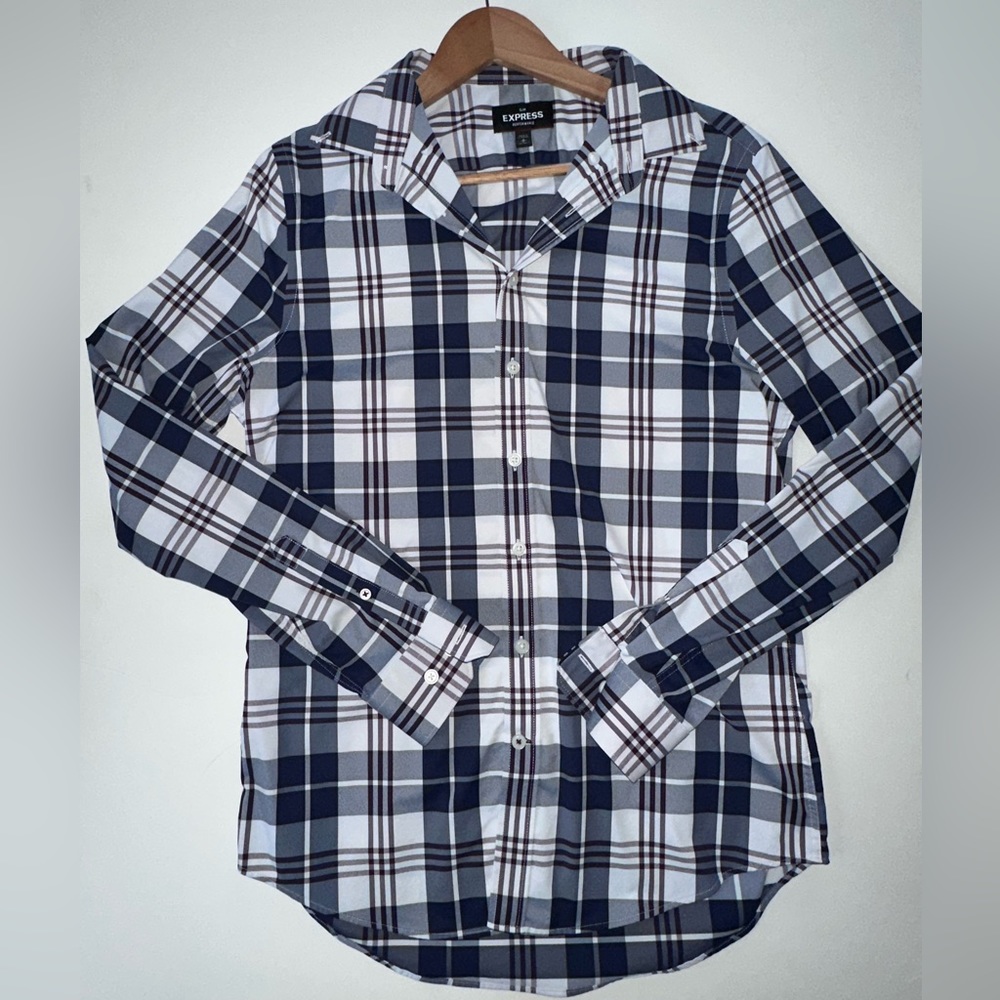 (4) Men’s Express Performance Button Up - Picture 6 of 16